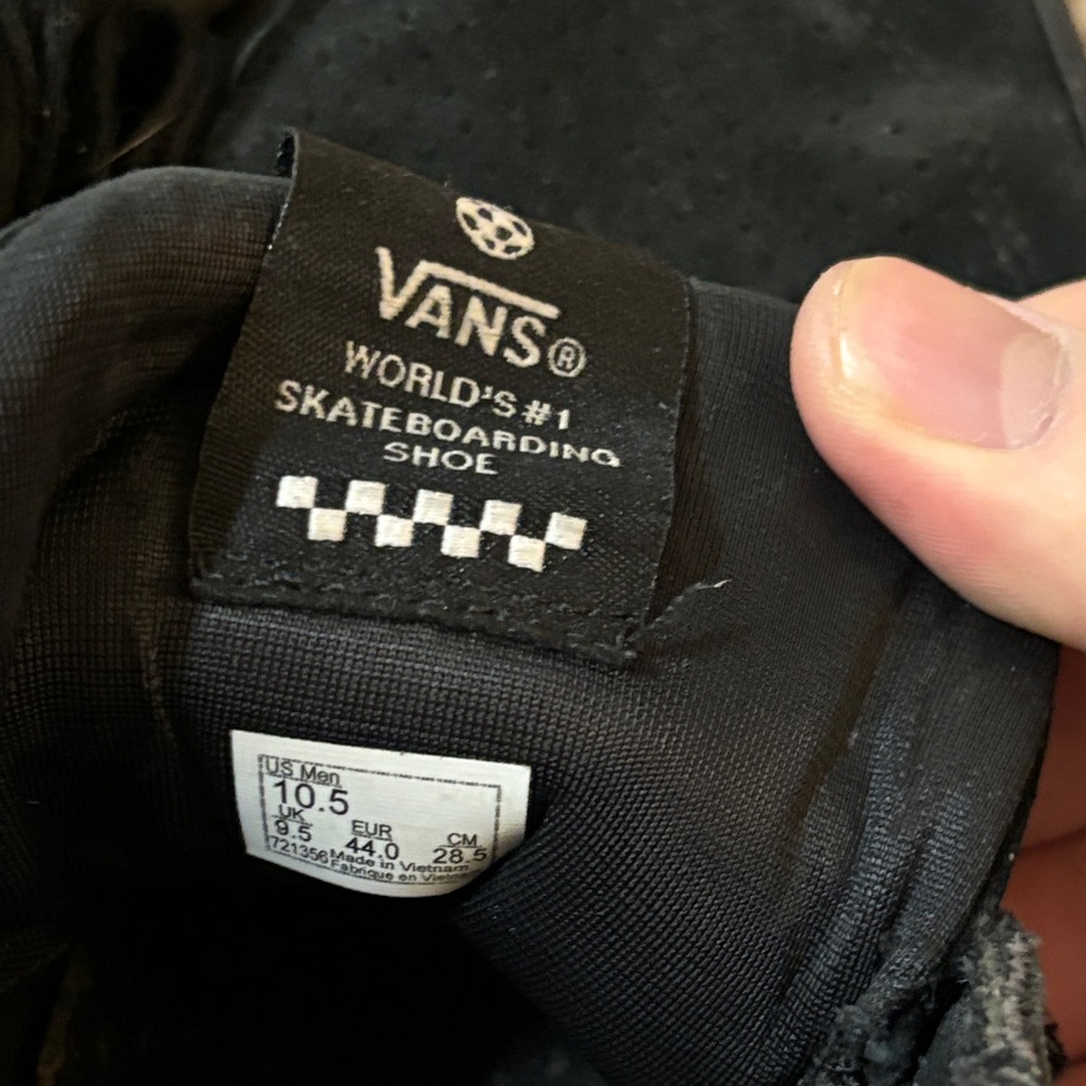 Vans Men's Black and White Sneakers - Picture 2 of 6